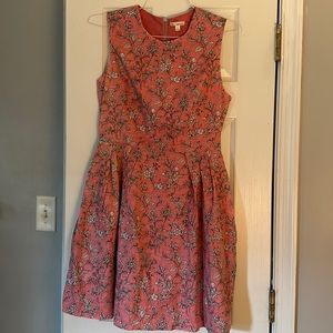 Cute dress with pockets. Gap sz 6. Pink background with white flowers. Lining